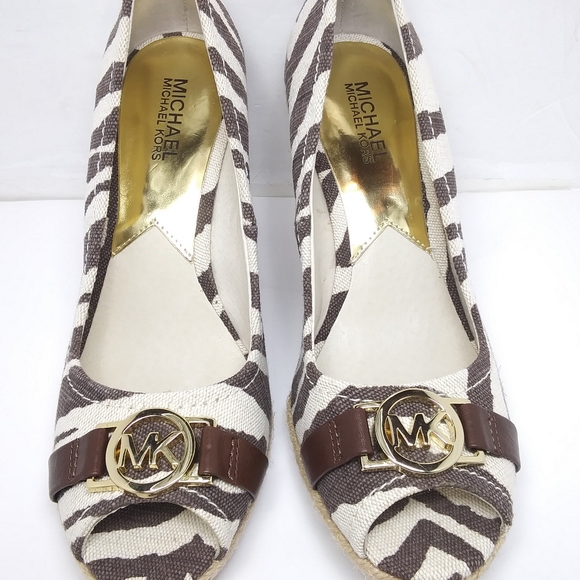 MICHAEL KORS Meg Ivory & Brown Zebra Canvas Gold Logo Jute Wedge Sandals LikeNew - Picture 2 of 8
